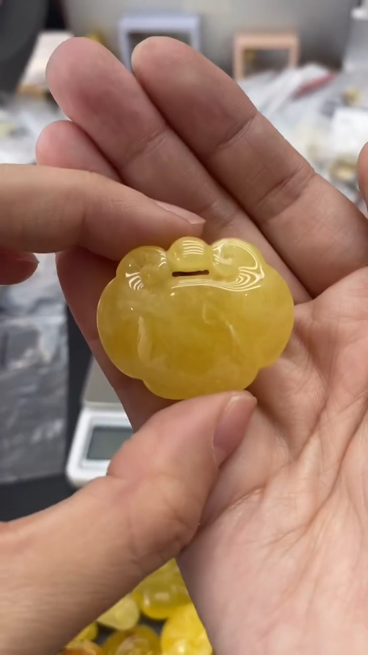 琥珀未镶嵌珠宝奇石557