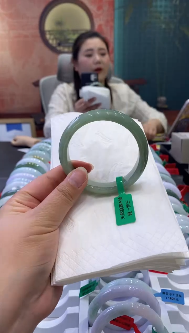【闪购商品】翡翠手镯未镶嵌多人000451