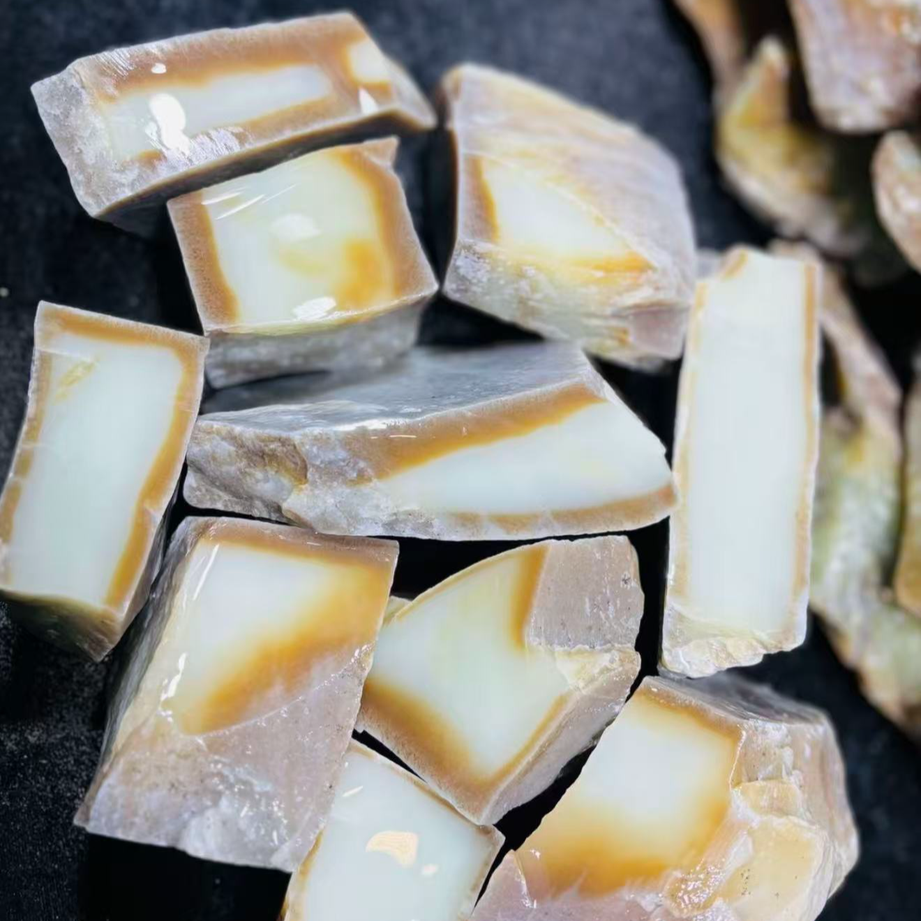 新疆和田玉糖白玉山料玉石珠宝