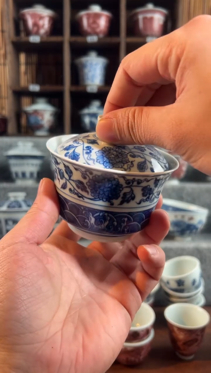 【闪购商品】a230天禄言瓷缠枝莲盖碗