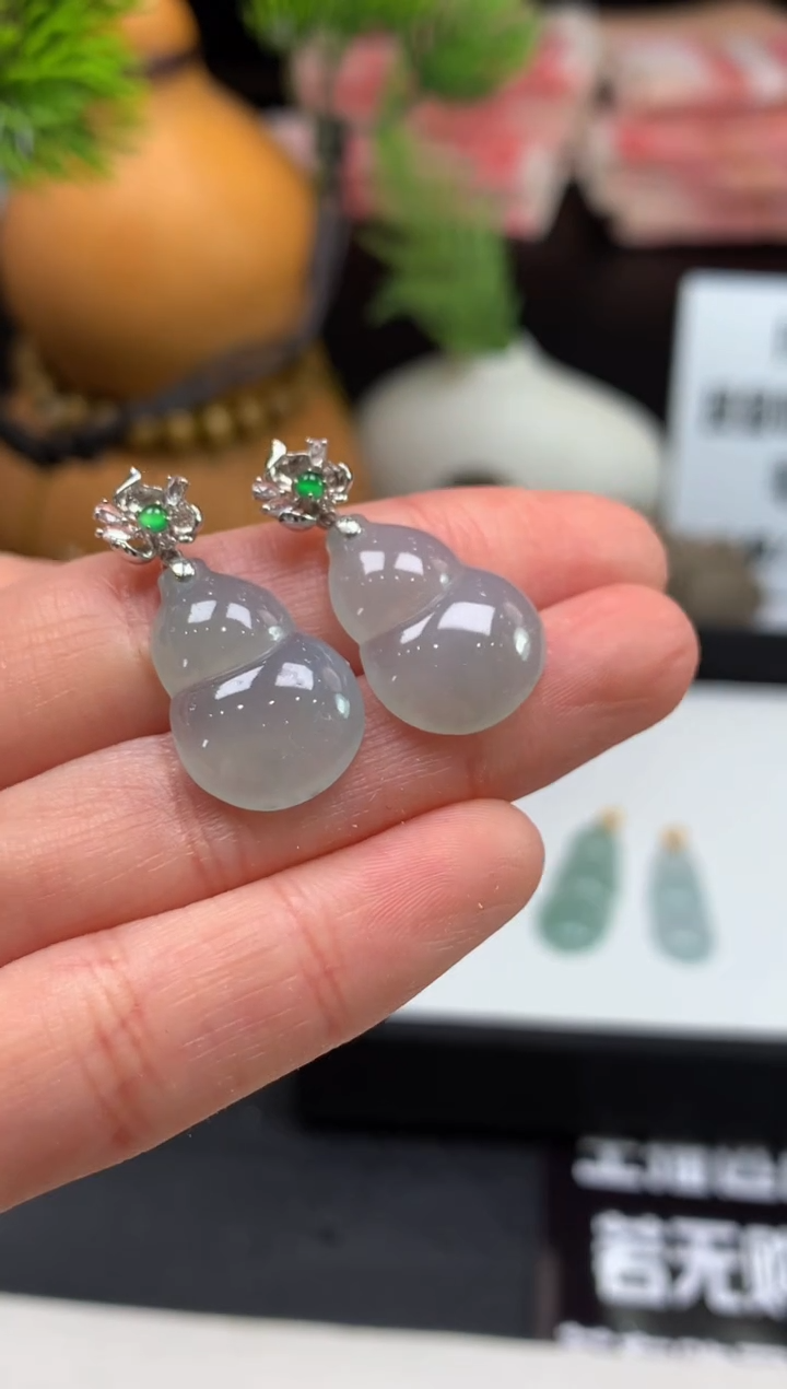 颈饰18K金镶嵌翡翠---117919多样性发其一