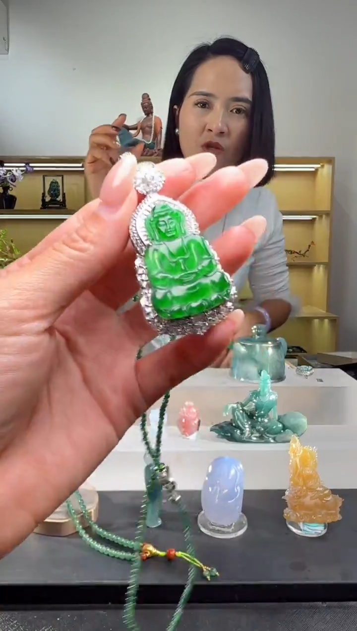 吊坠(不含链)未镶嵌翡翠观音（多样性发其一）