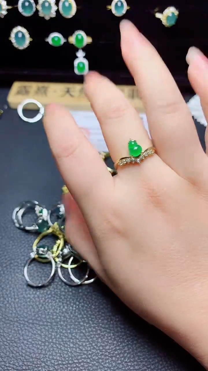 翡翠戒指银S925镶嵌天然翡翠A货s925银镶