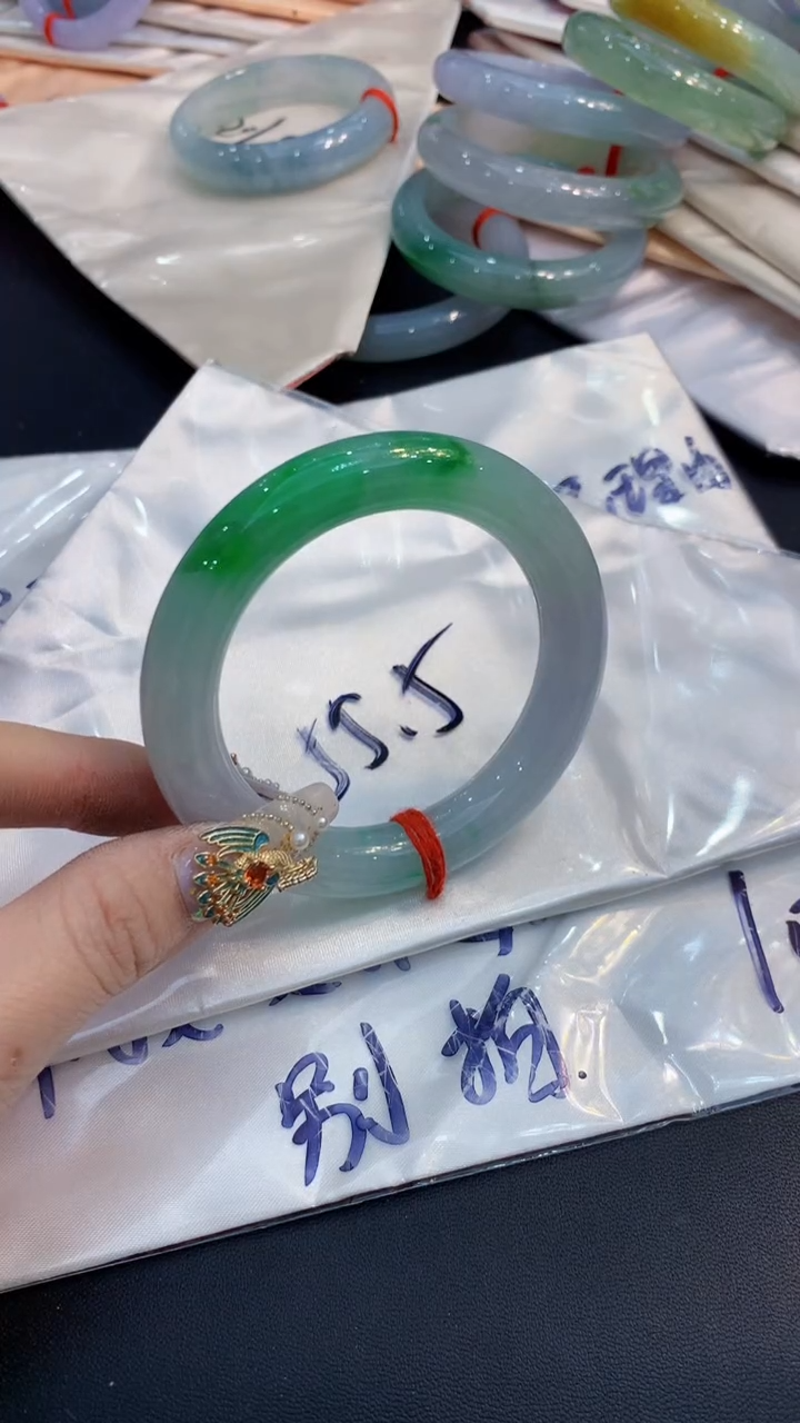 【闪购商品】翡翠手镯未镶嵌0682938811