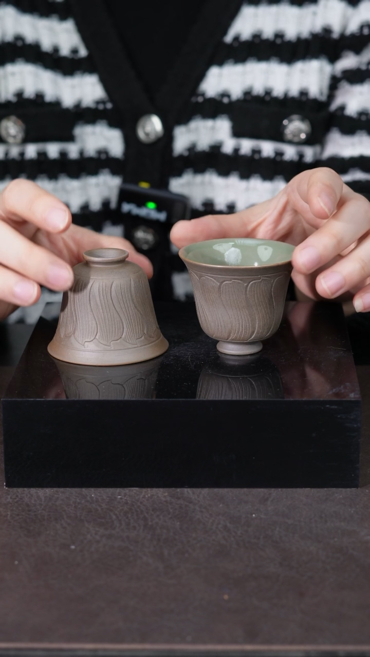 【闪购商品】其他外素内釉两只莲瓣纹饰微瑕