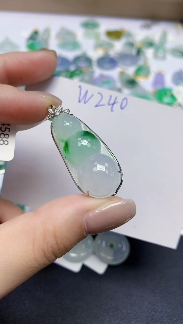 颈饰18K金镶嵌翡翠天然缅甸翡翠A货翡翠百元以上9元证书费自理