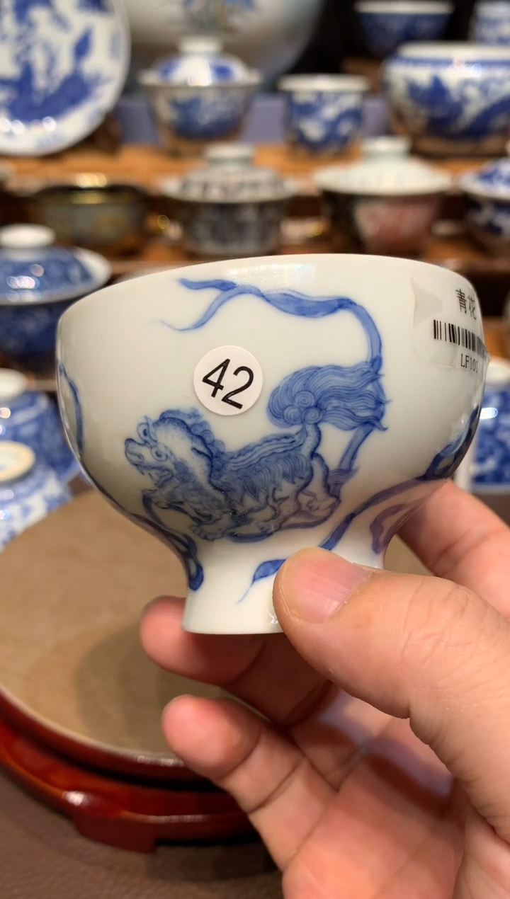 啦****142青花狮子高足杯lf101