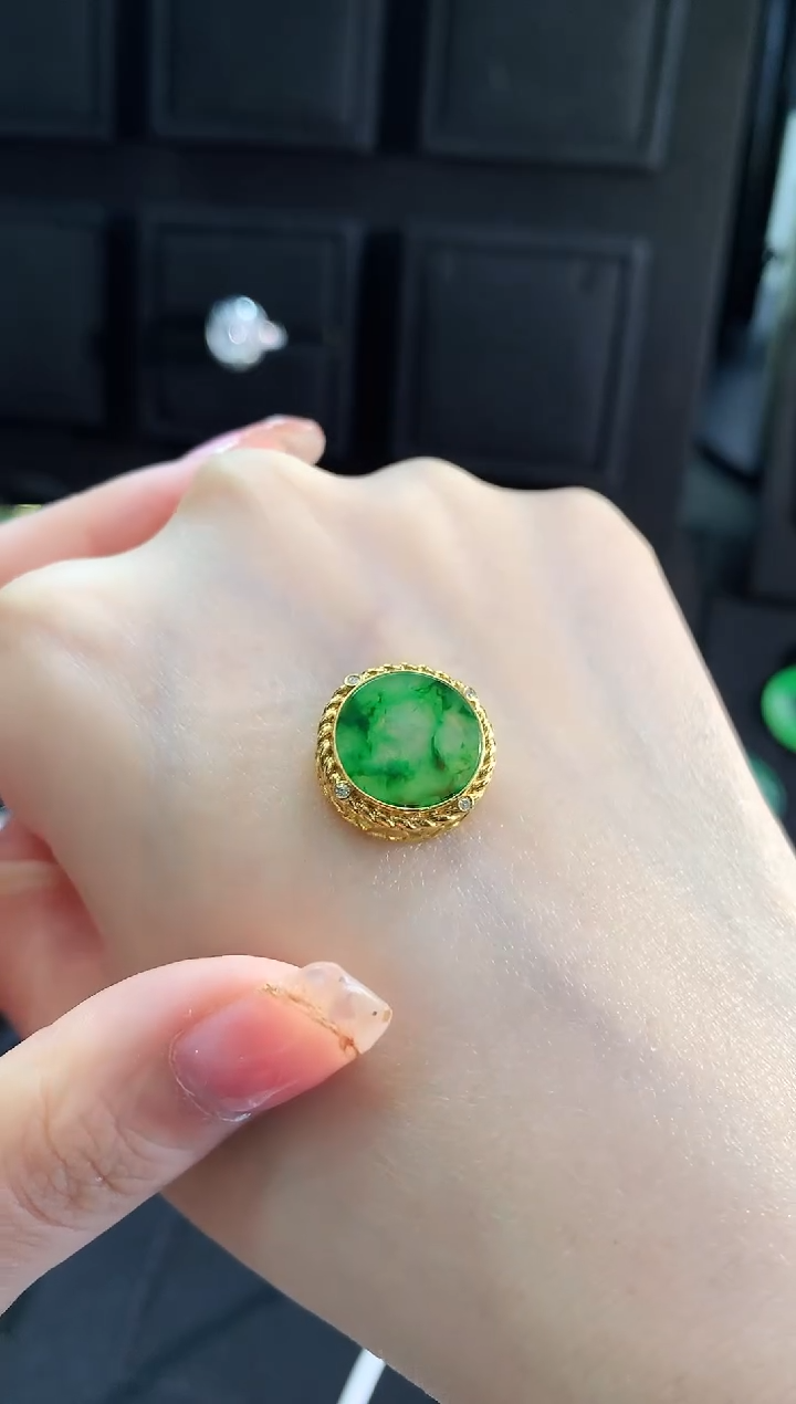 【闪购商品】翡翠吊坠(不含链)18K金镶嵌吊坠