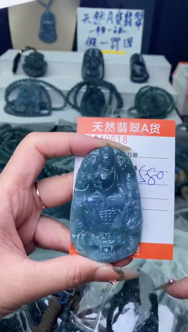 【闪购商品】翡翠颈饰未镶嵌········