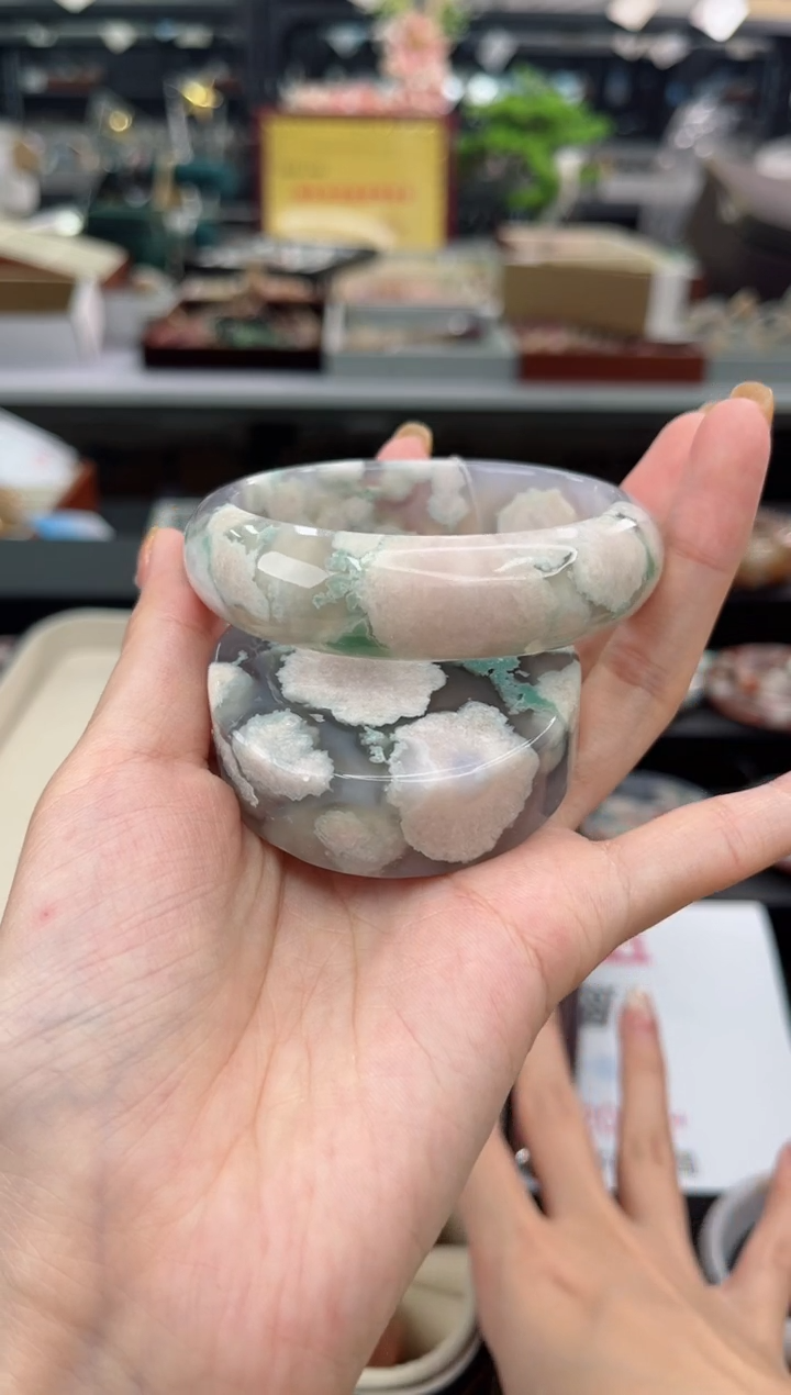 【闪购商品】石英质玉手镯未镶嵌58圈口（赠品镯心）2S9613