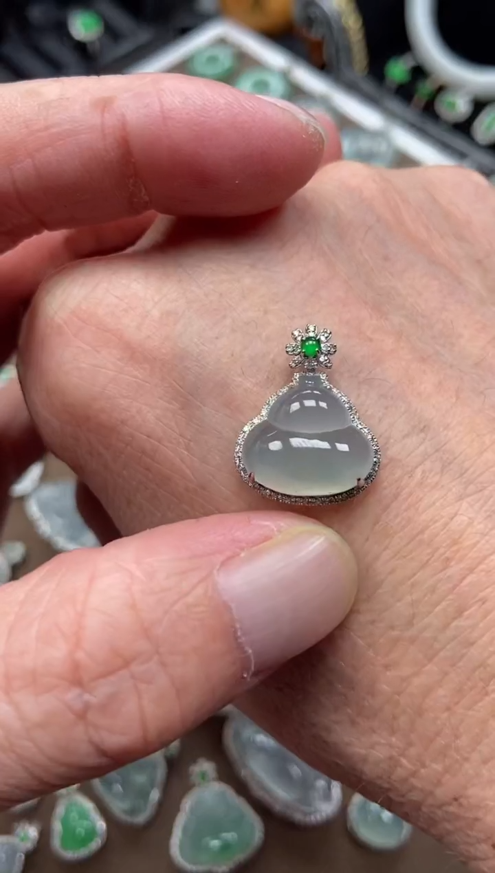 【闪购商品】翡翠吊坠(不含链)18K金镶嵌葫芦