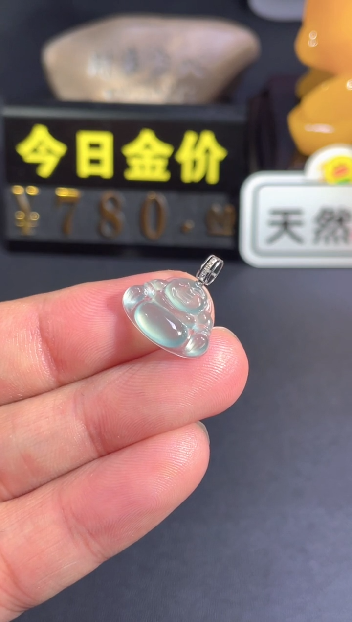 翡翠18K金镶嵌颈饰   