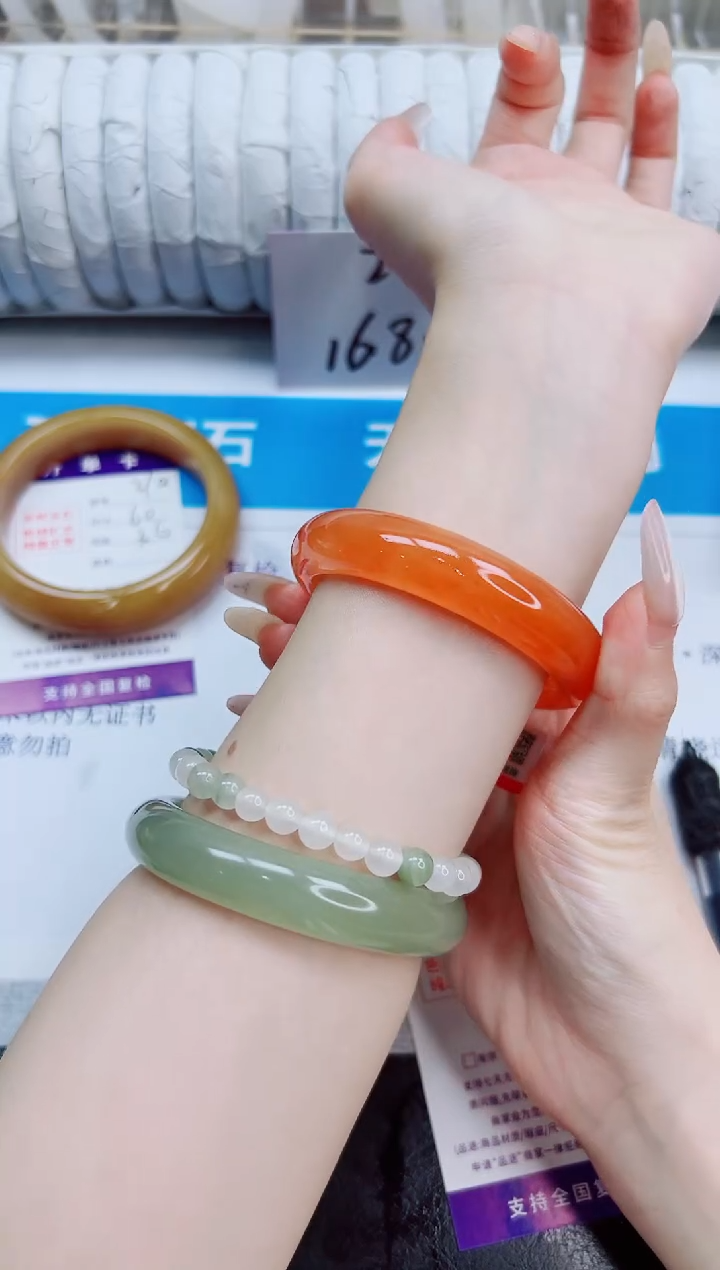 未镶嵌手镯石英质玉211/52