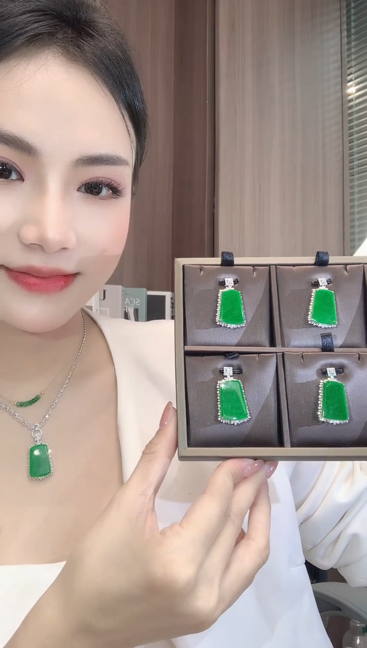 翡翠18K金镶嵌吊坠(不含链)A35 多样性发一件