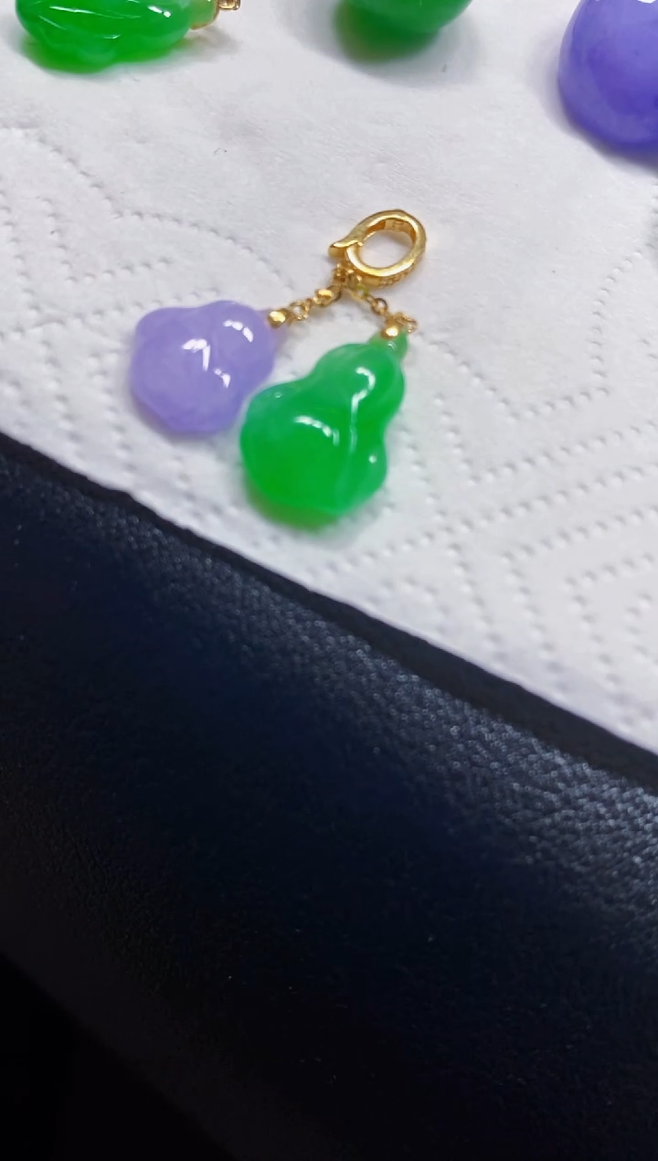 颈饰18K金镶嵌翡翠白菜