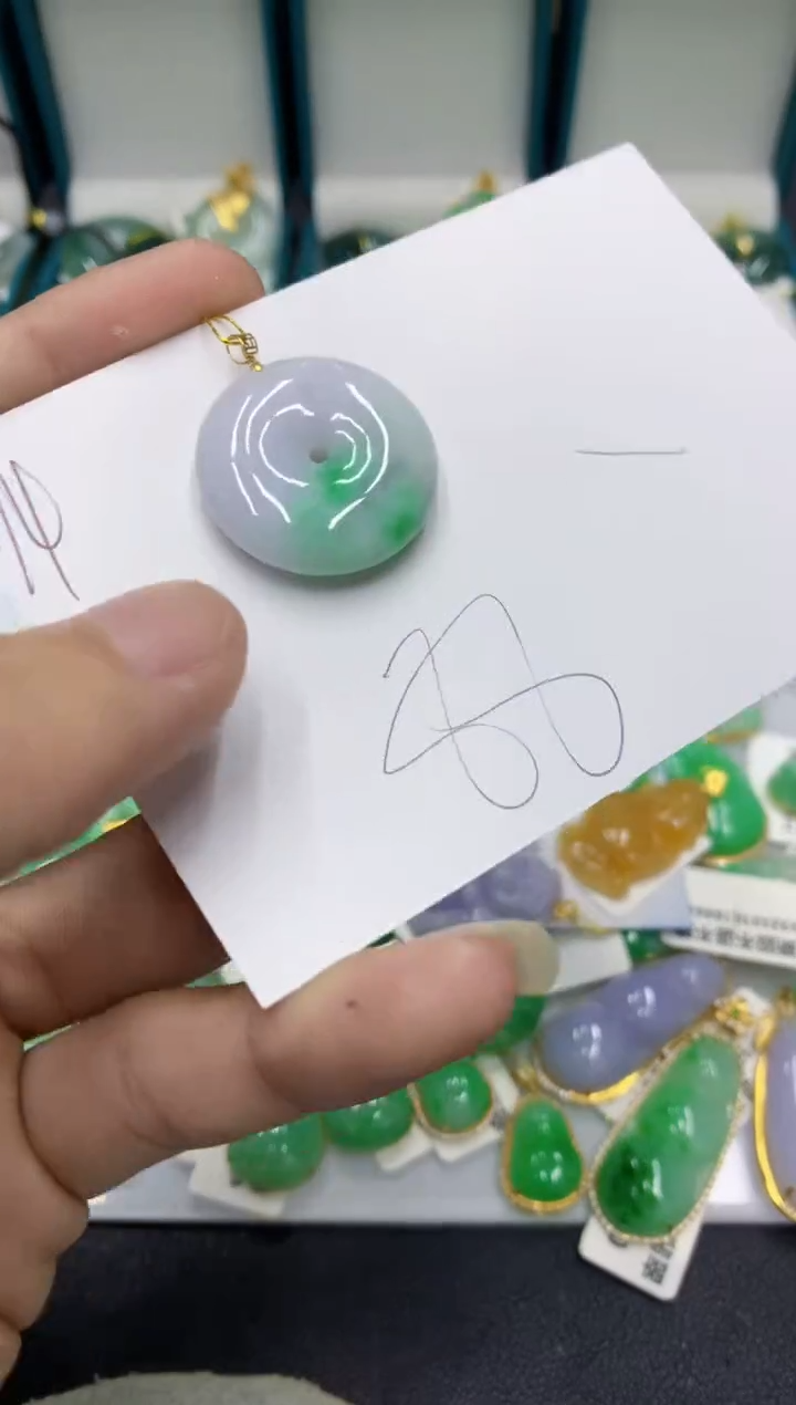 【闪购商品】翡翠颈饰18K金镶嵌翡翠