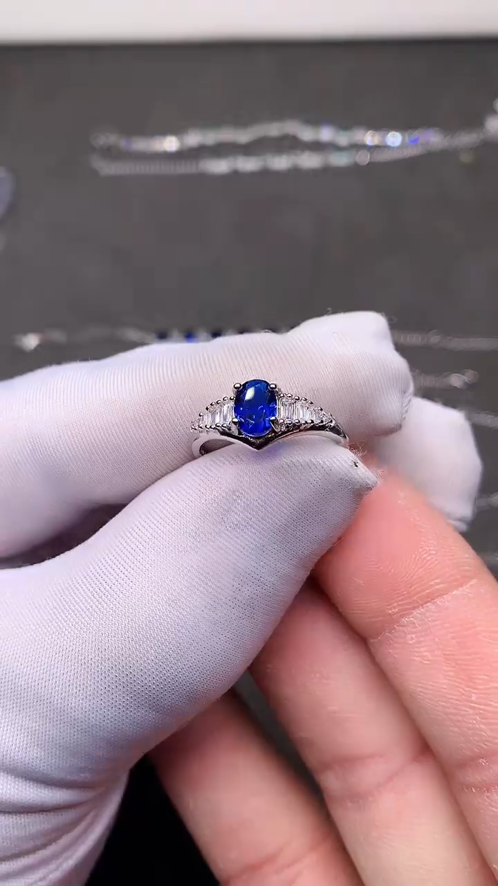 【闪购商品】蓝宝石戒指银S925镶嵌......