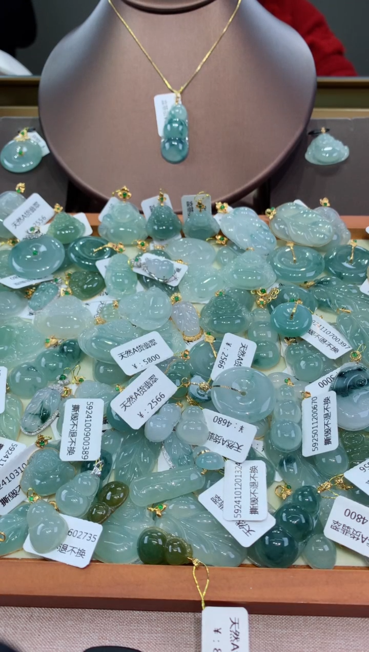 【闪购商品】翡翠颈饰18K金镶嵌多样性发其一