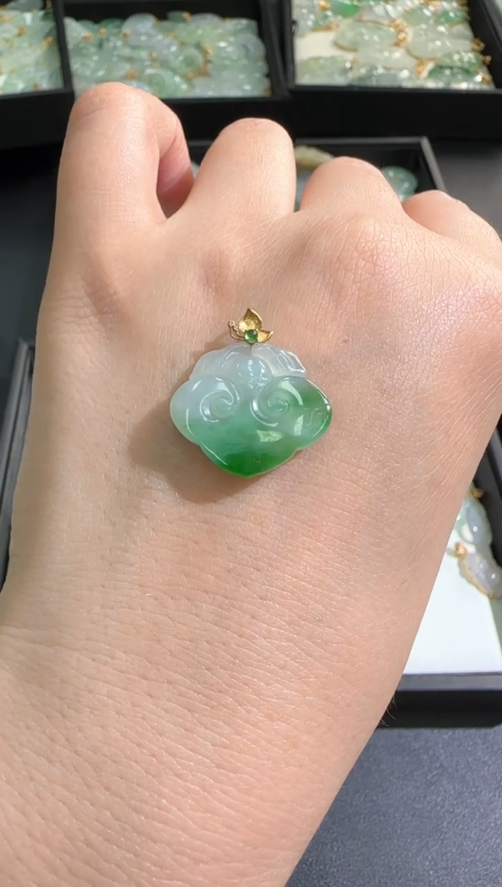 【闪购商品】翡翠颈饰未镶嵌250214195
