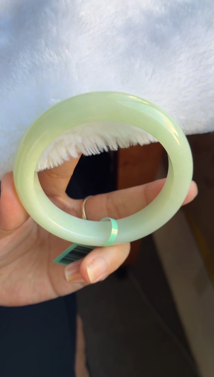 未镶嵌手镯翡翠（高货 一定要买）细糯满色果绿11号