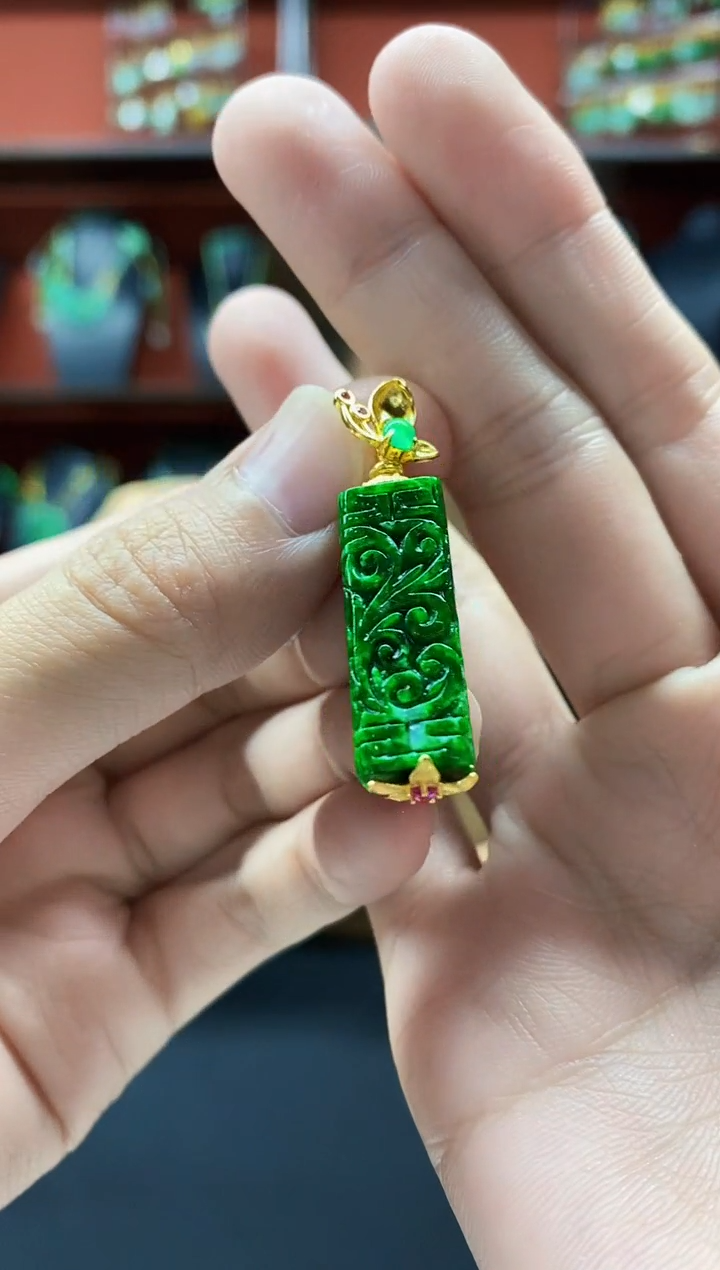 颈饰未镶嵌翡翠吊坠