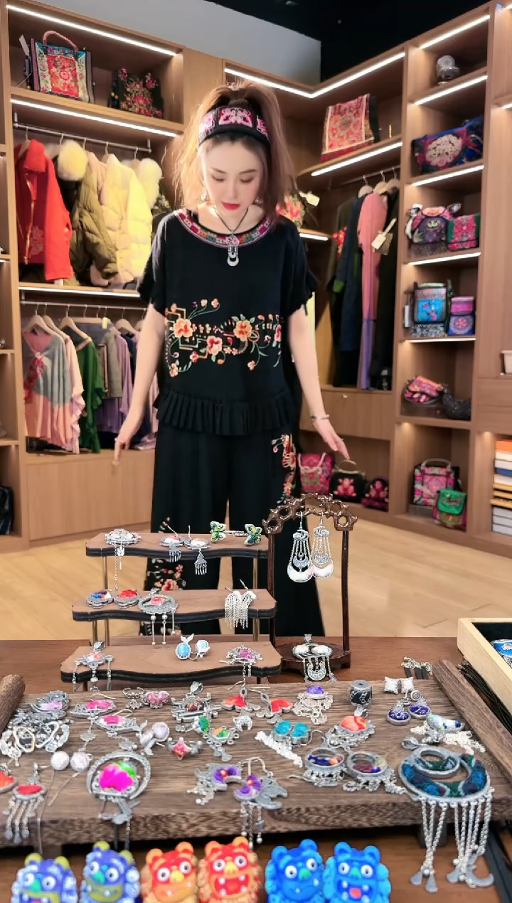 【闪购商品】织绣L528黔东南苗族刺绣一套