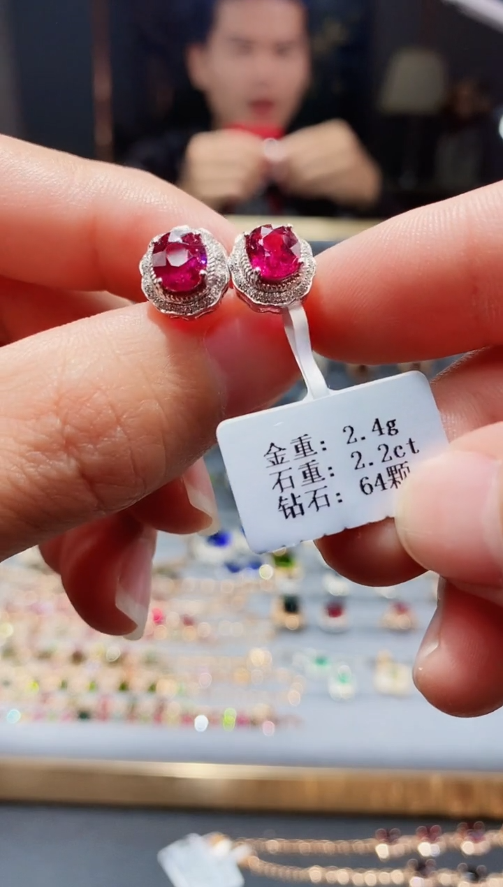 【闪购商品】碧玺耳饰18K金镶嵌2.2配钻