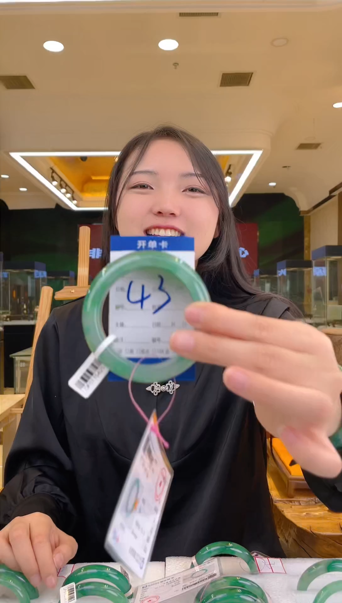 【闪购商品】石英质玉手镯未镶嵌飘花