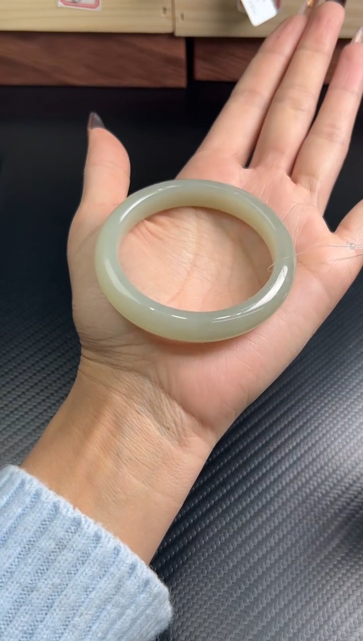 未镶嵌手镯和田玉石*且末近矿微色差52+js