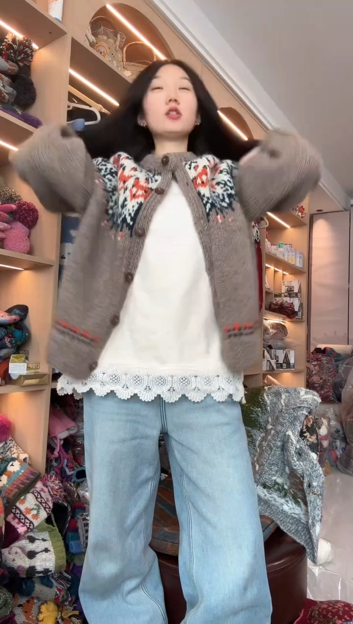 羊毛一***猫171咖色毛衣