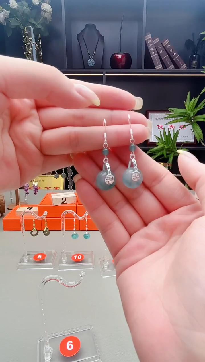 未镶嵌石英质玉（天山翠）耳钉721