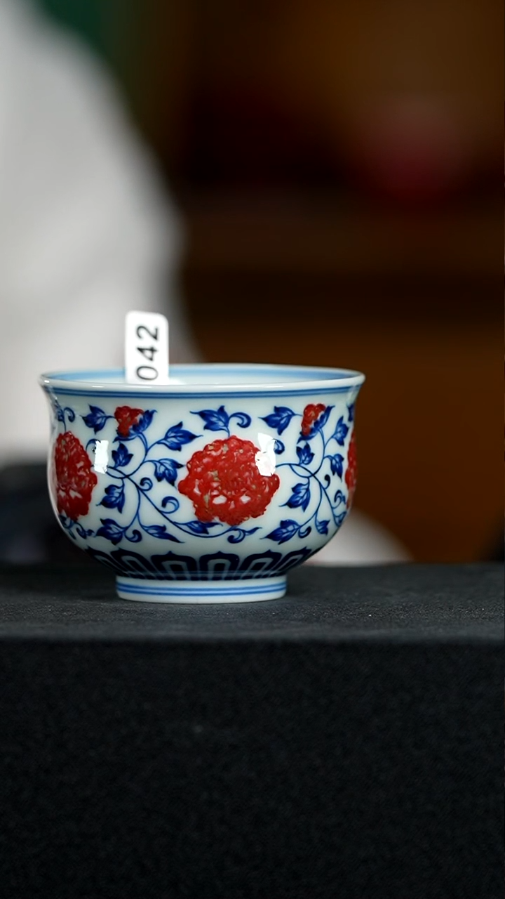 釉里红花卉杯042