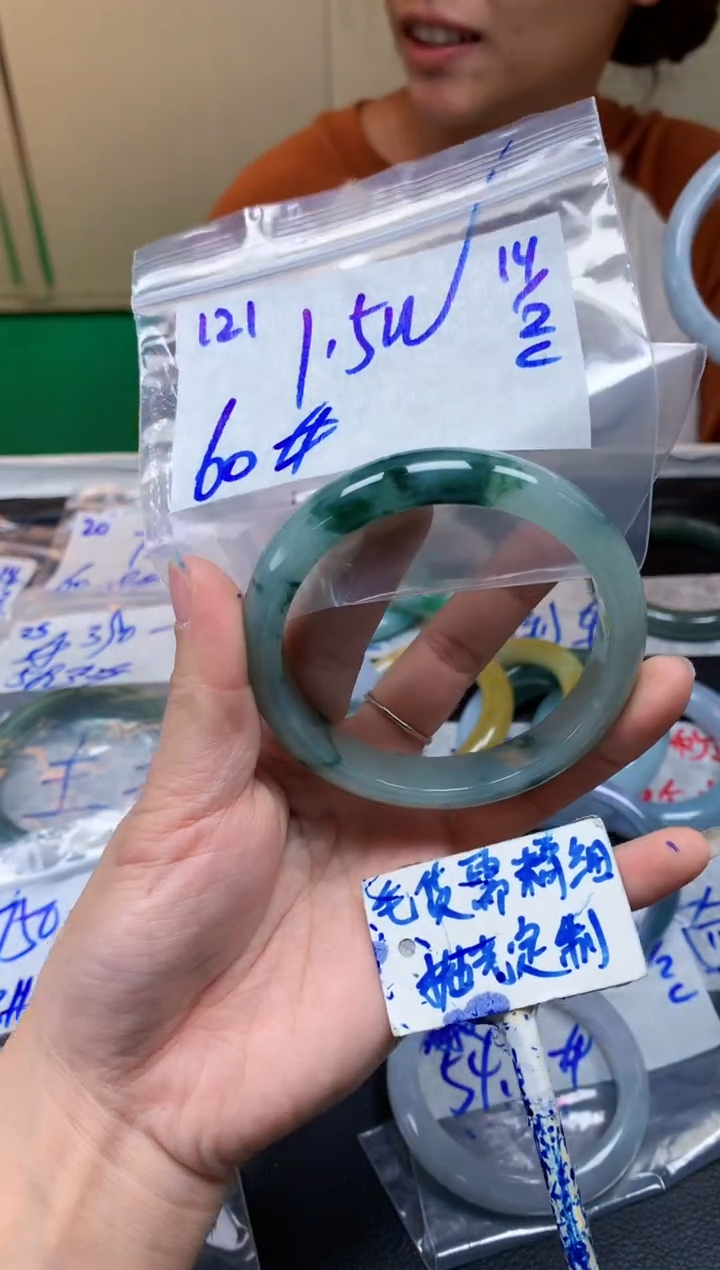 【闪购商品】定制翡翠未镶嵌121毛货需精细抛光手镯多样性拍一发一