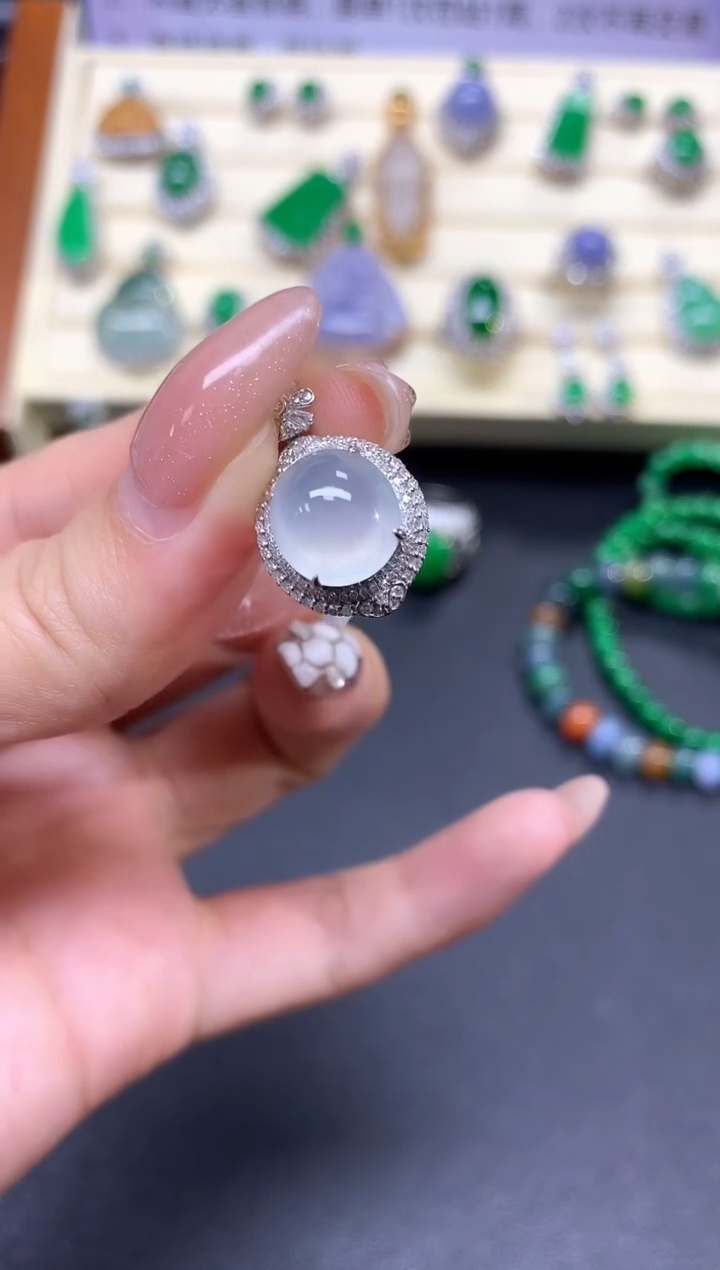 【闪购商品】翡翠吊坠(不含链)18K金镶嵌吊坠|4700+470