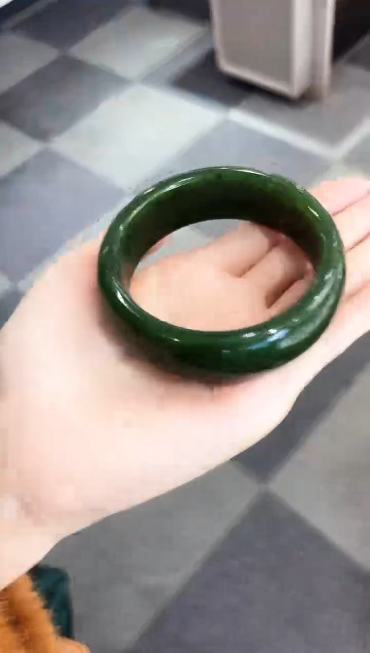 【闪购商品】和田玉未镶嵌手镯多样性发其一