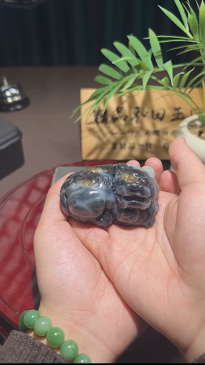 未镶嵌和田玉挂件和田玉貔貅手把件07