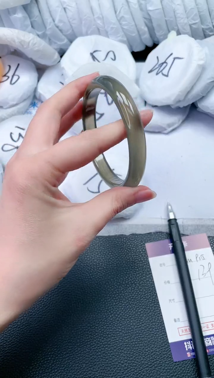 【闪购商品】石英质玉手镯未镶嵌M915