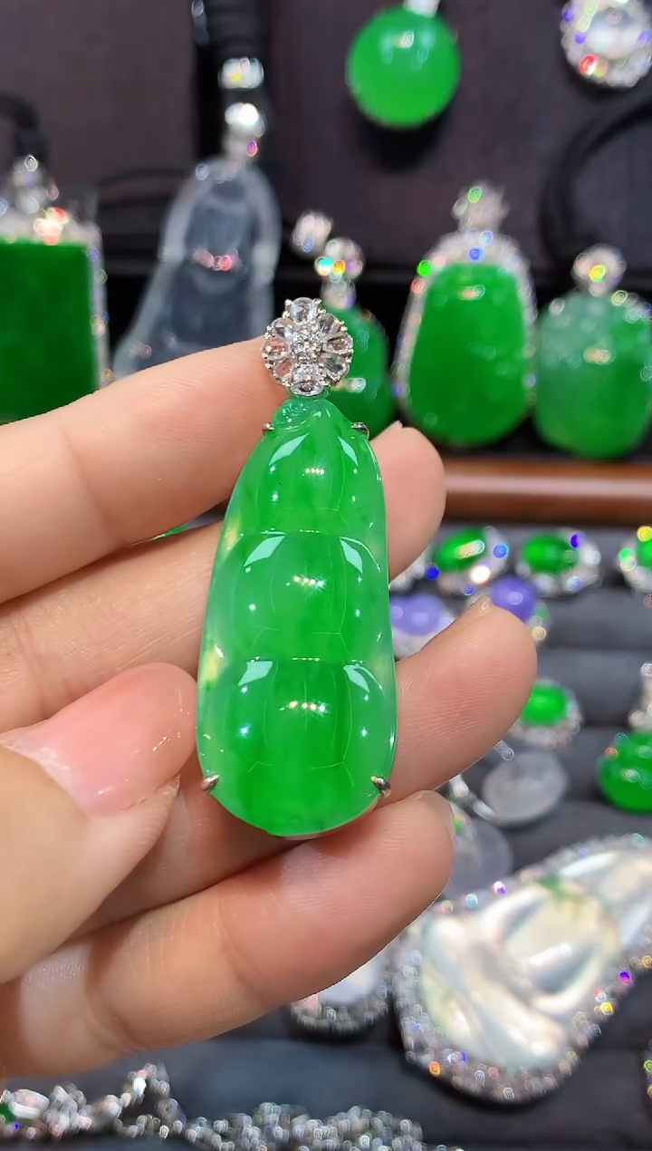 吊坠(不含链)18K金镶嵌翡翠豆子