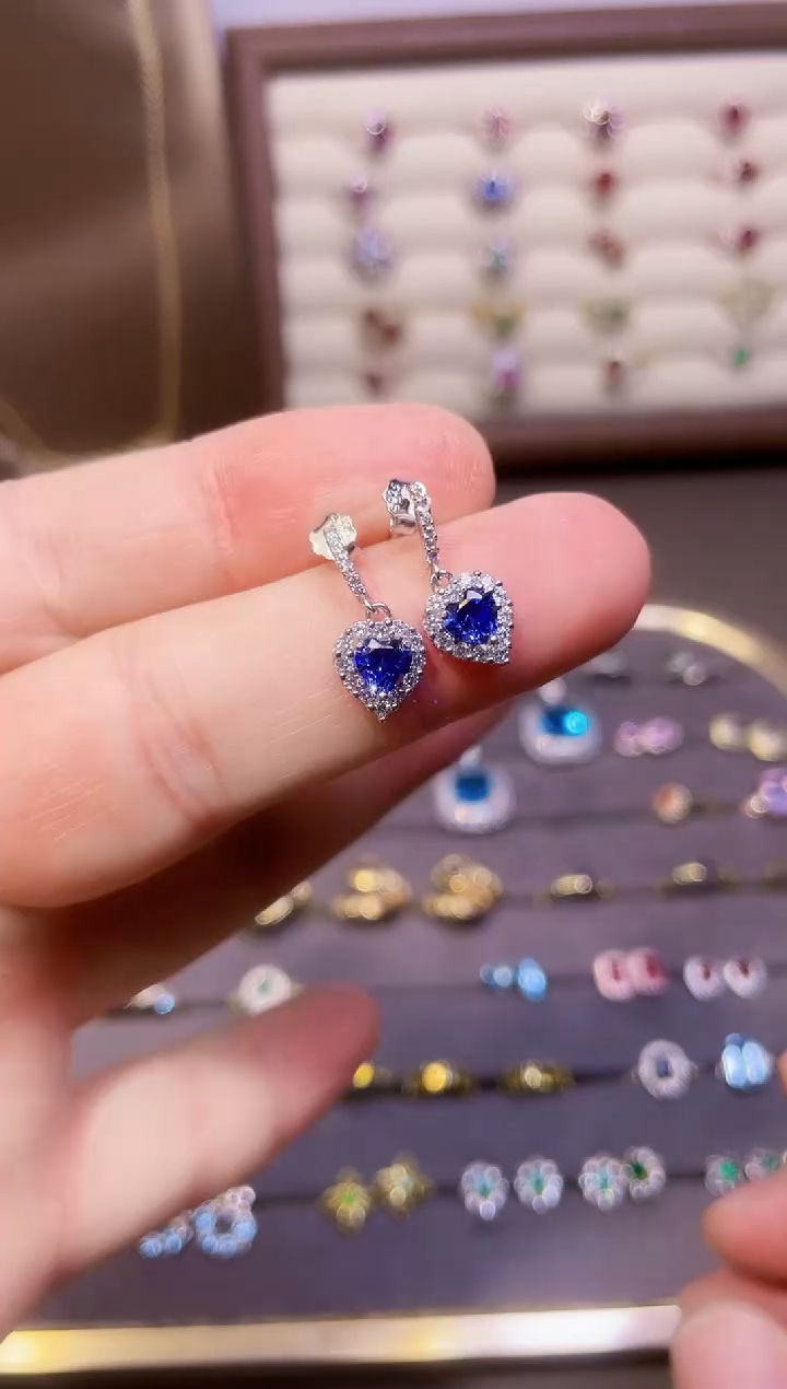 【闪购商品】蓝宝石耳饰银S925镶嵌一对