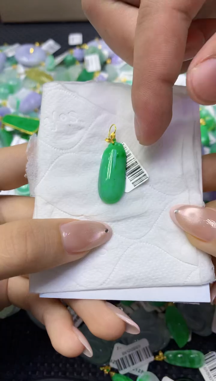 颈饰18K金镶嵌翡翠天然缅甸翡翠A货