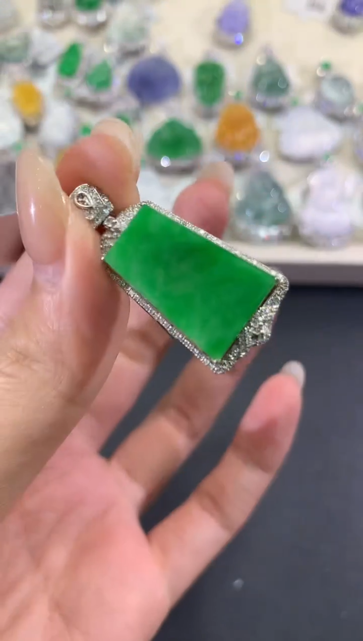 【闪购商品】翡翠吊坠(不含链)18K金镶嵌q145        