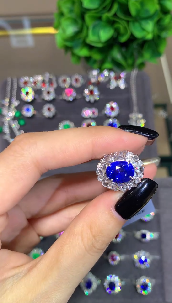 戒指蓝宝石18K金镶嵌5.0CT