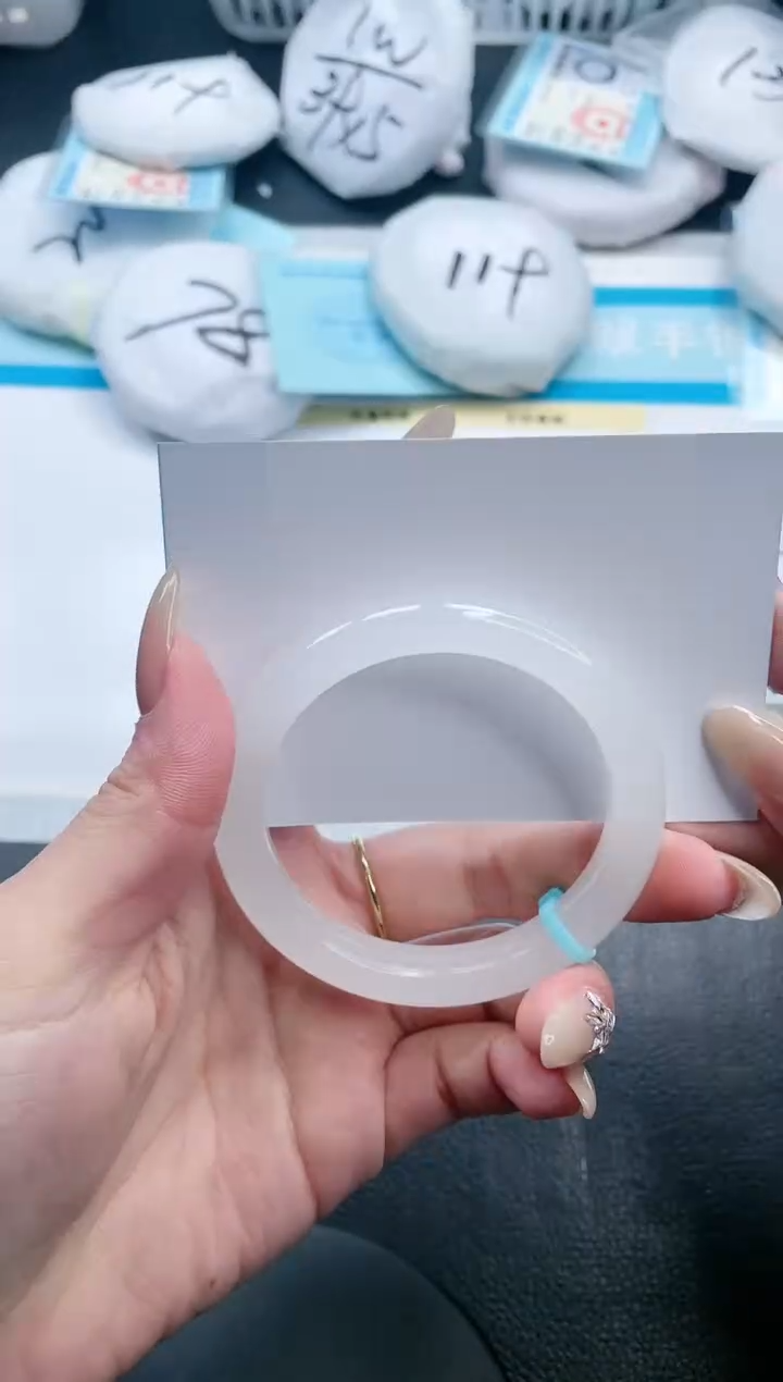 【闪购商品】石英质玉手镯未镶嵌25V178-53