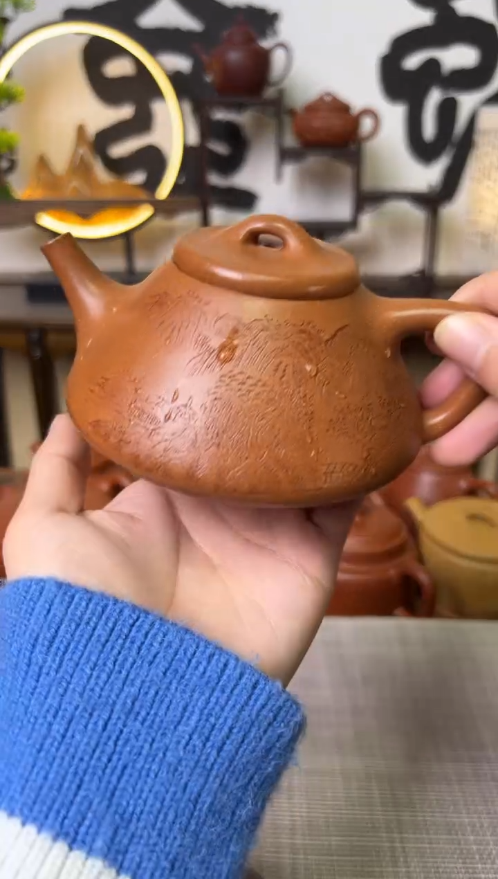 【闪购商品】段泥茶壶黄降坡子冶石瓢壶山水刻250CC-杨志琴