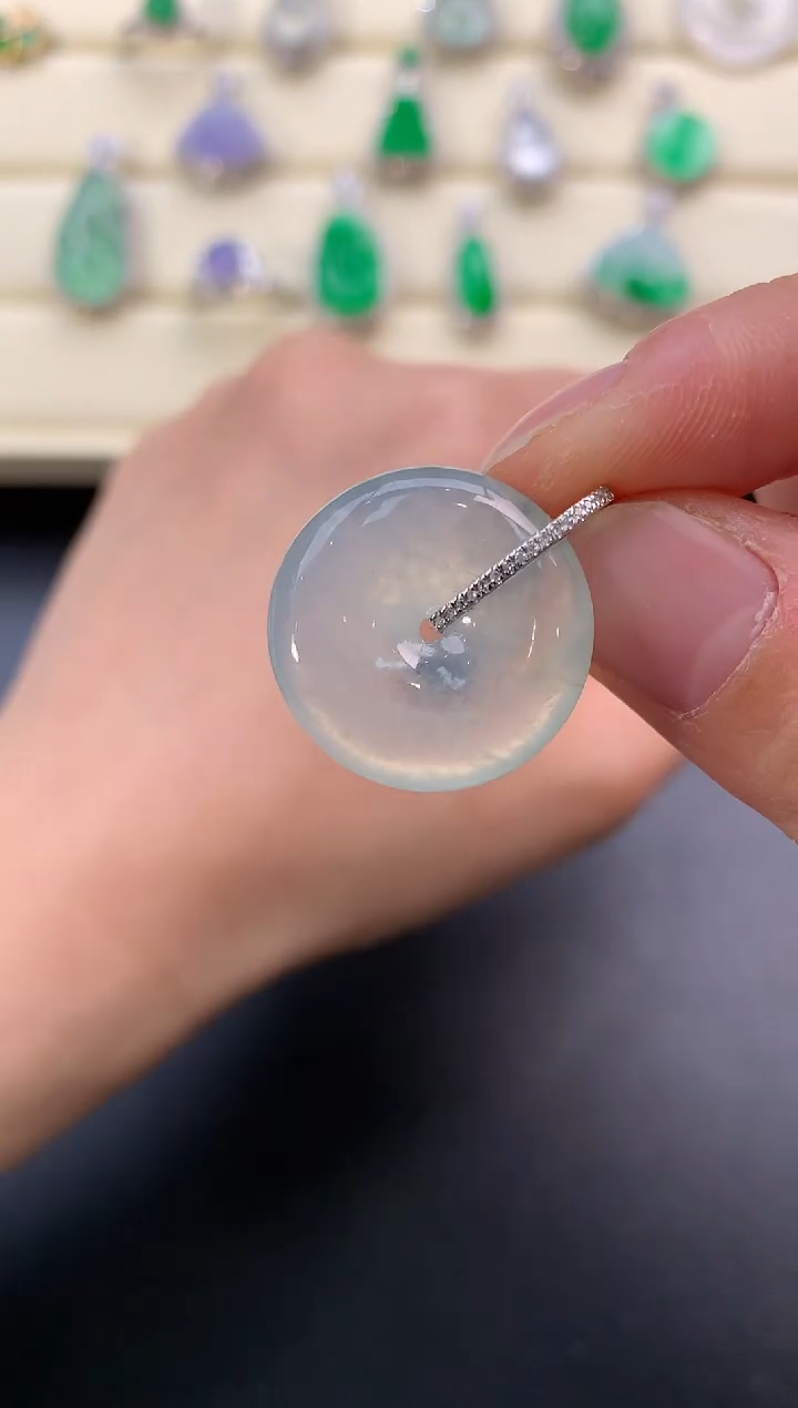 【闪购商品】翡翠颈饰足金镶嵌W690