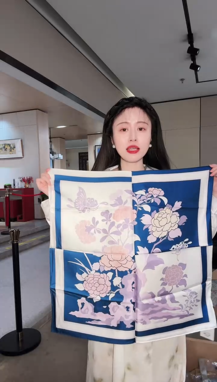 渲*寻芳 65方真丝印花方巾