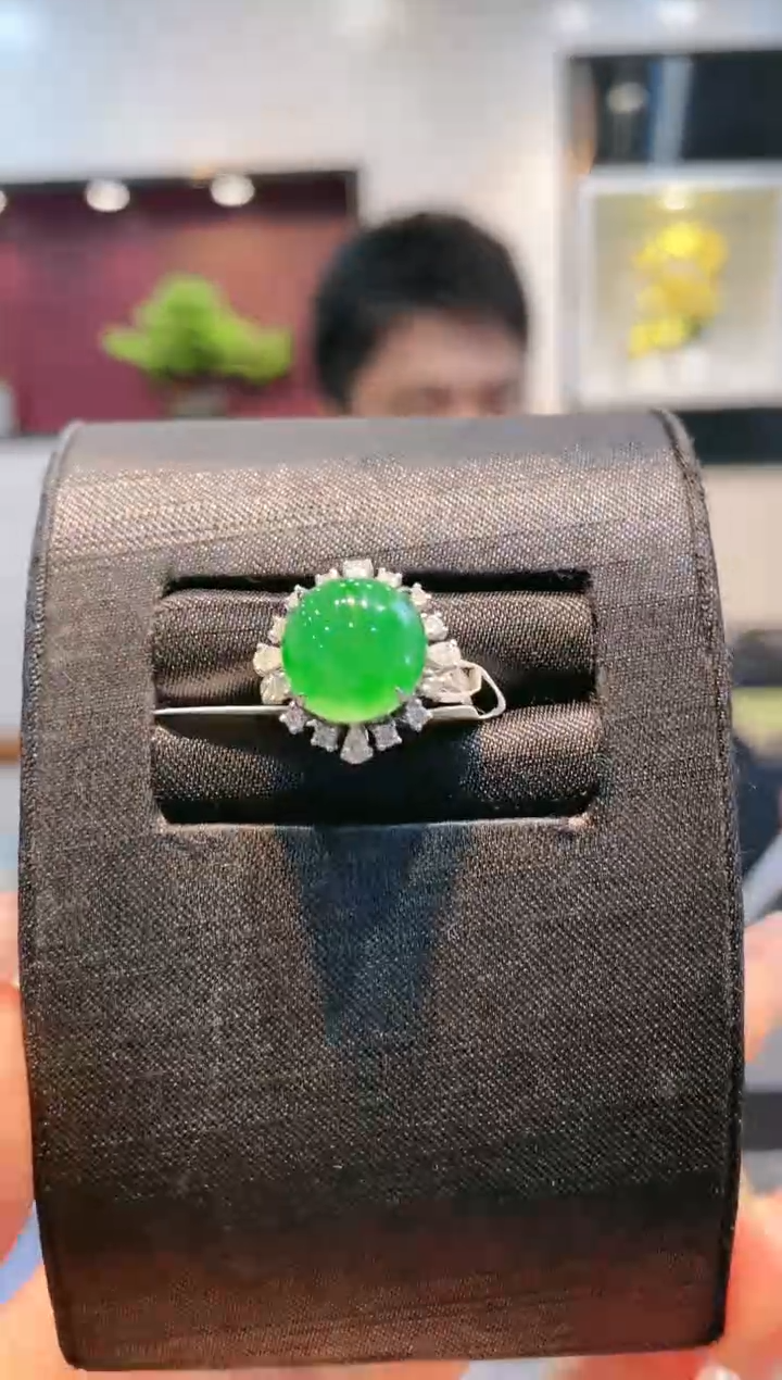 【闪购商品】翡翠颈饰18K金镶嵌A88天然A货翡翠戒指