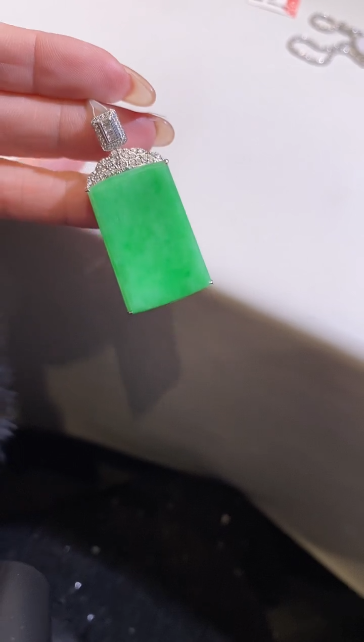 吊坠(不含链)18K金镶嵌翡翠无事牌