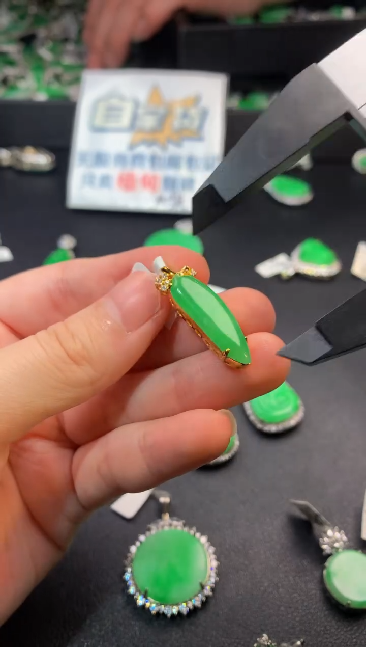 【闪购商品】翡翠颈饰银S925镶嵌翡翠