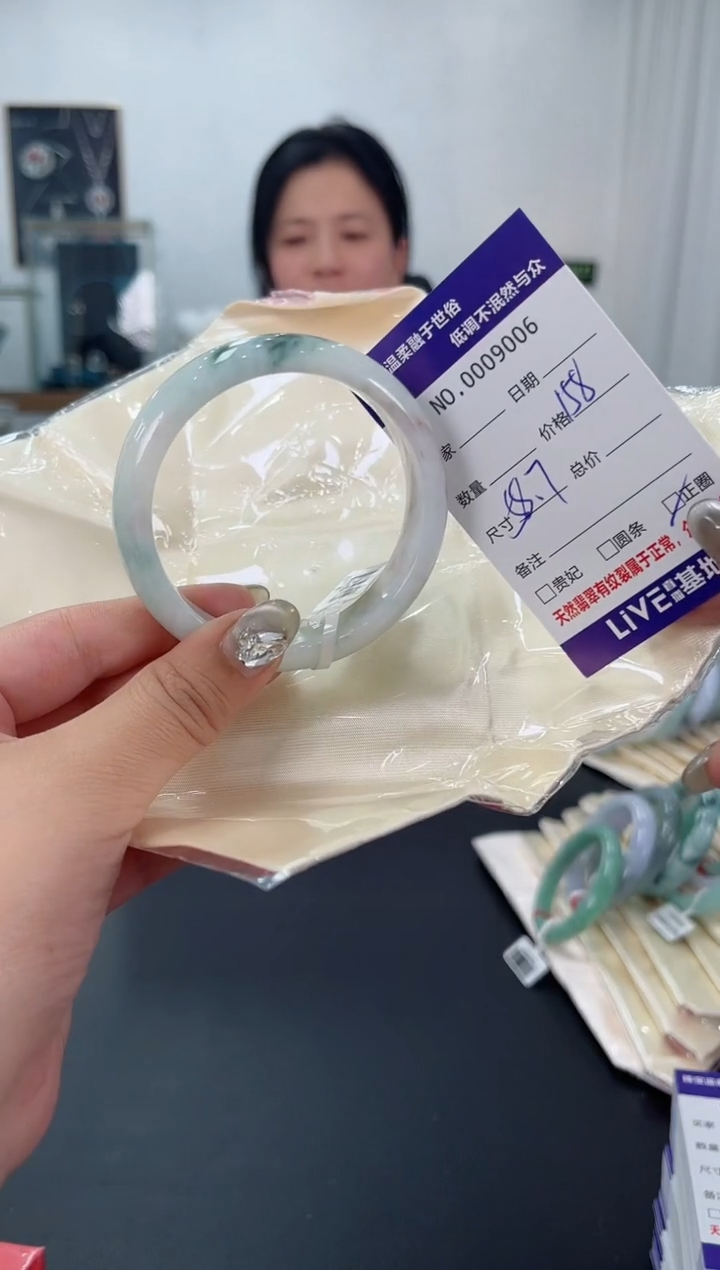 【闪购商品】翡翠手镯未镶嵌天然翡翠A货